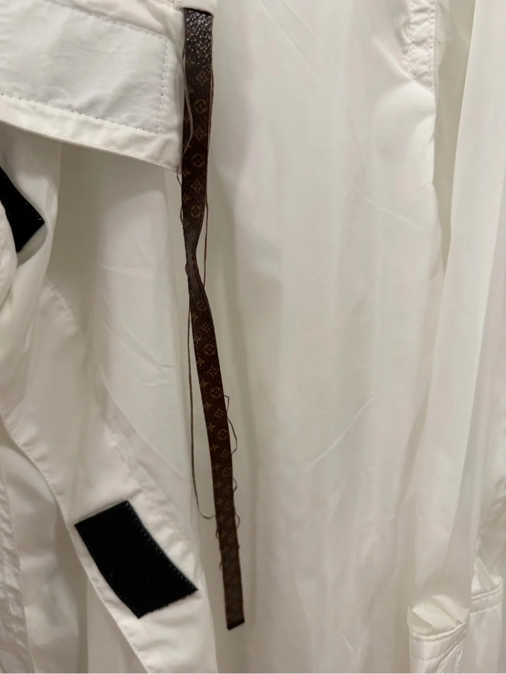 Authentic Louis Vuitton Sample White Lightweight Trench Coat with Contrast Tabs